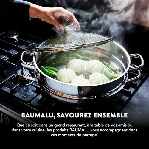 Cuisson de petits pains à la vapeur dans une casserole Baumalu.